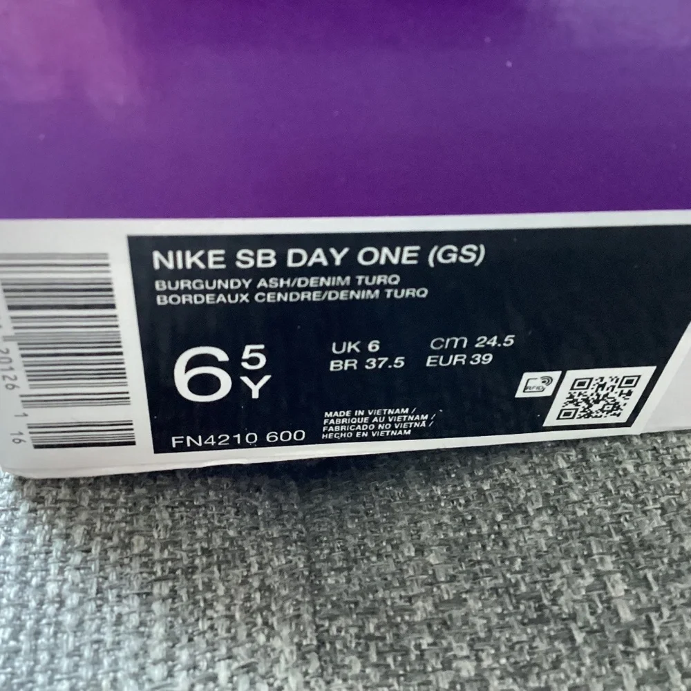 Nike Kids' SB Day One Skate Sneaker (Big Kid) 6.5